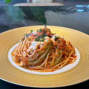 茄子とモッツァレラのトマトソースパスタ